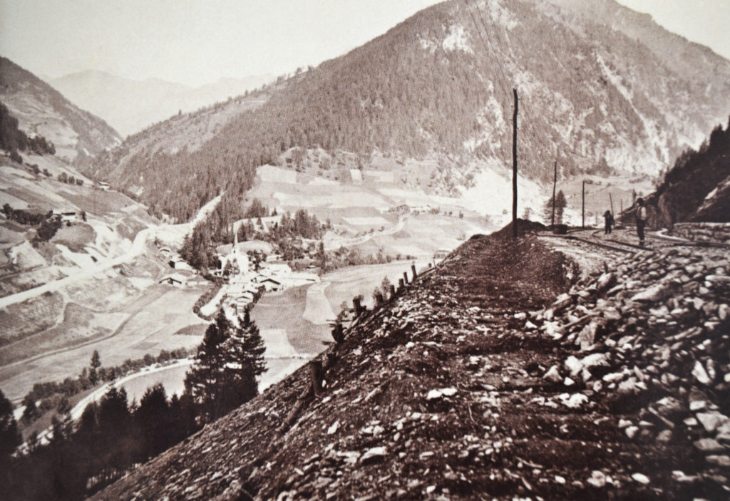 Blick auf St. Jodok, Bau der Bahn um 1865