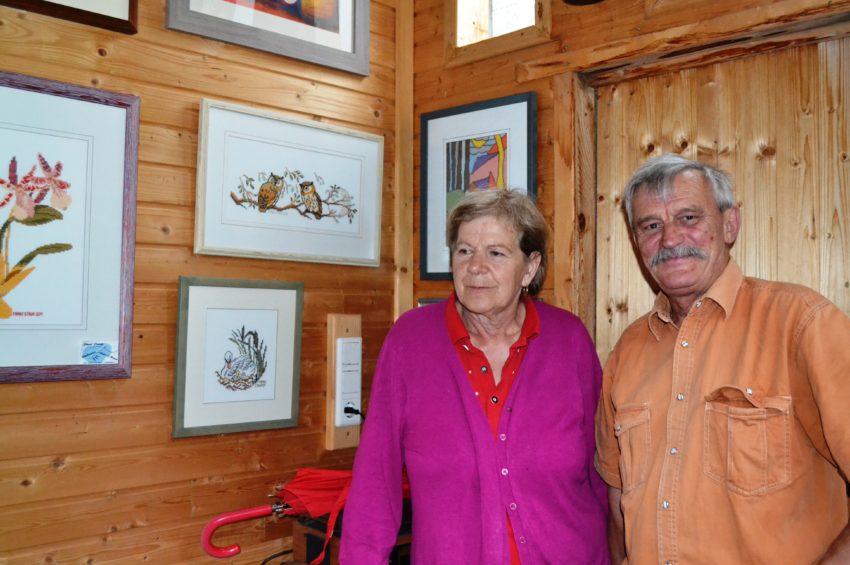 Ehepaar Staud mit ihren Kunstwerken